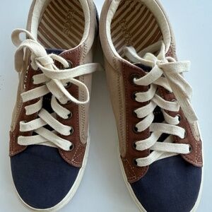 Women’s Taos Brown/Tan/Navy Casual Sneakers size 6.5 M Preowned EUC